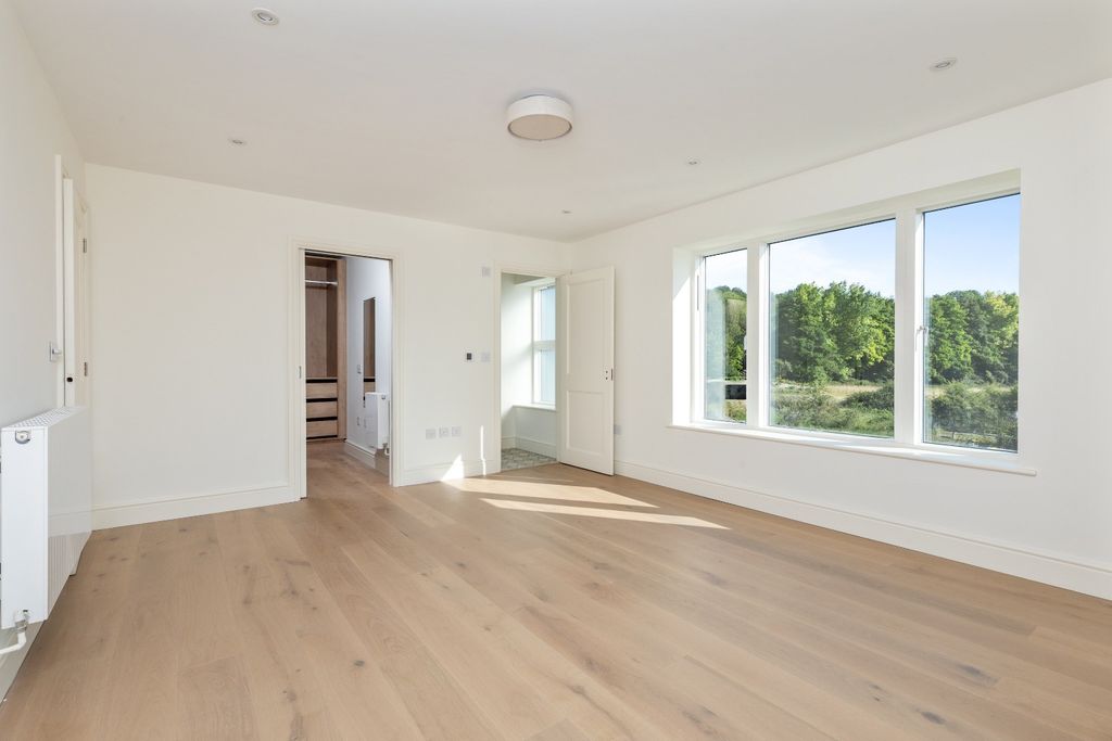 Property photo 3 of 12 4211784