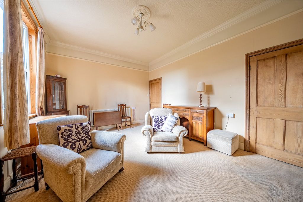 Property photo 2 of 25 Picture No. 23
