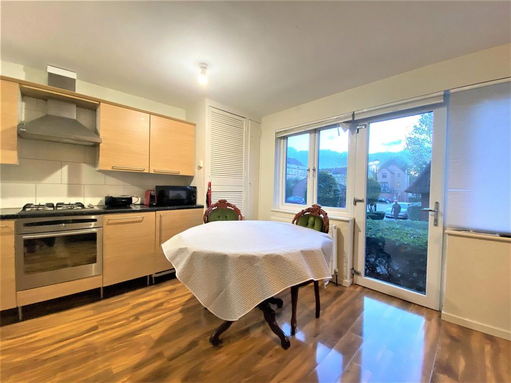 Property photo 2 of 9 Leerdam Drive E14