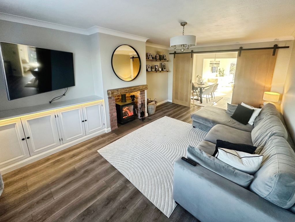 Property photo 3 of 19 Image