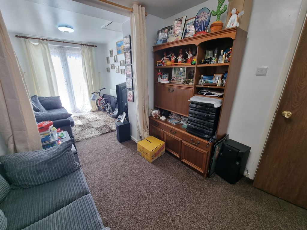 Property photo 3 of 12 Photograph 3