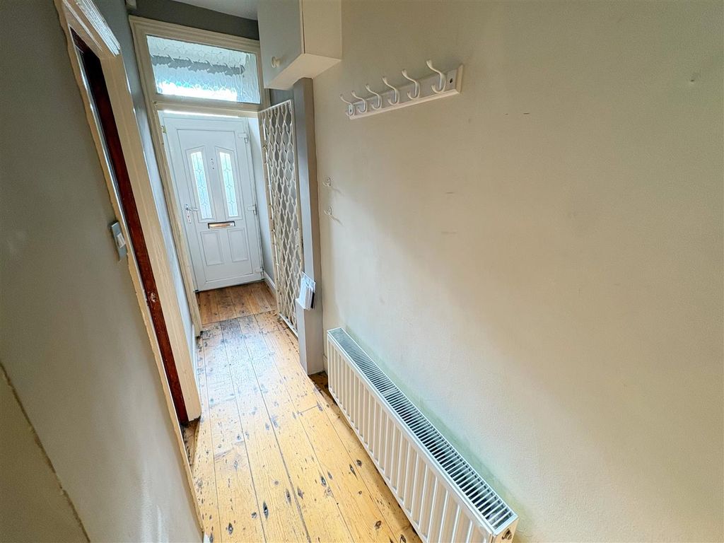 Property photo 3 of 23 Hallway (1).Jpg