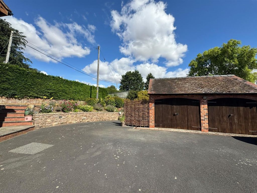Property photo 2 of 16