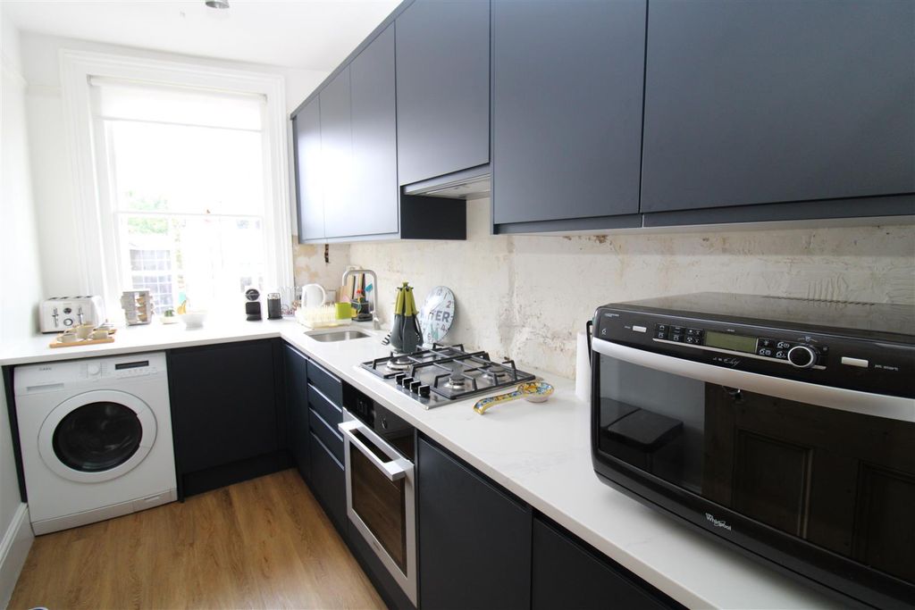 Property photo 1 of 10 Kitchen
