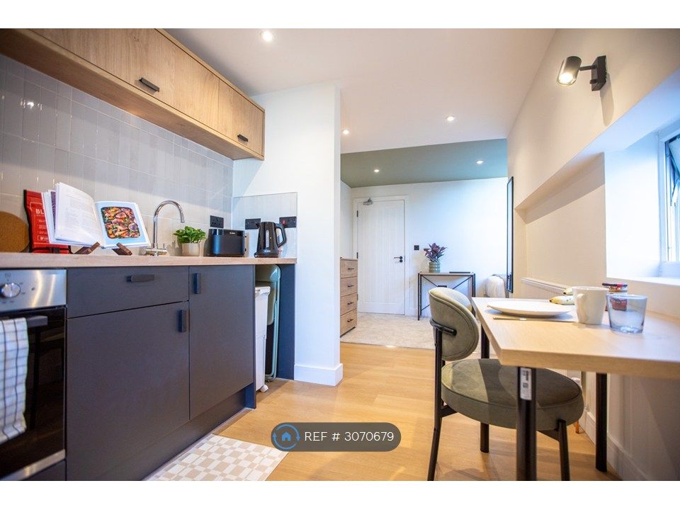 Property photo 2 of 8 Room 4 Kitchenette Dining Space