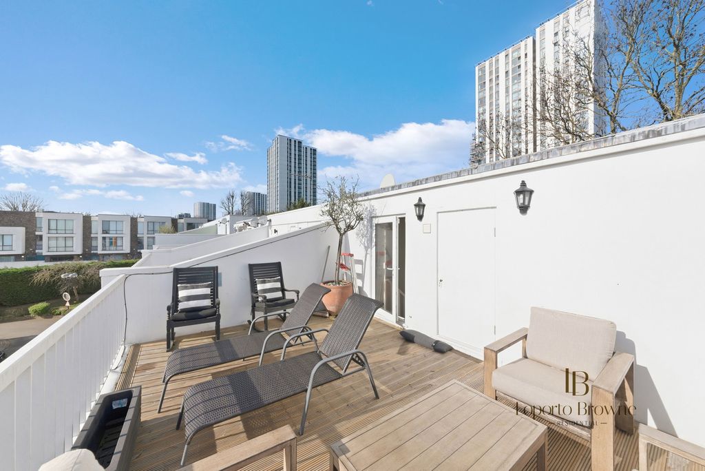 Property photo 3 of 27