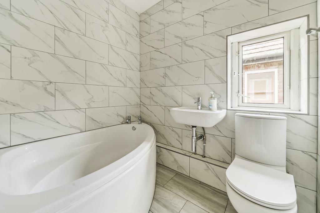Property photo 3 of 11 Bathroom