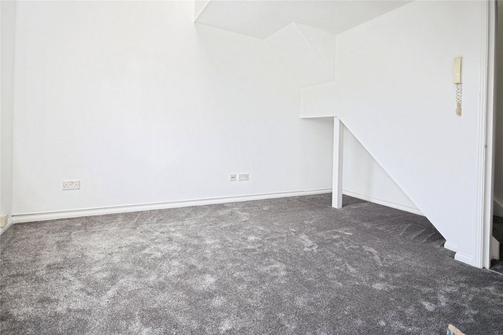 Property photo 2 of 8 Picture No. 20