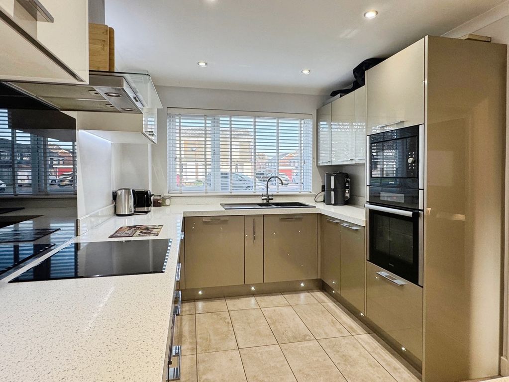 Property photo 3 of 16 Pbox-Img.Jpg