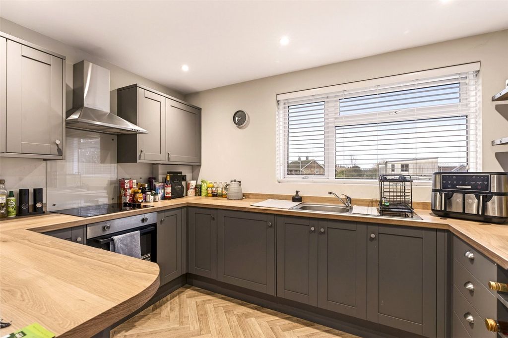 Property photo 3 of 23 Picture No. 13