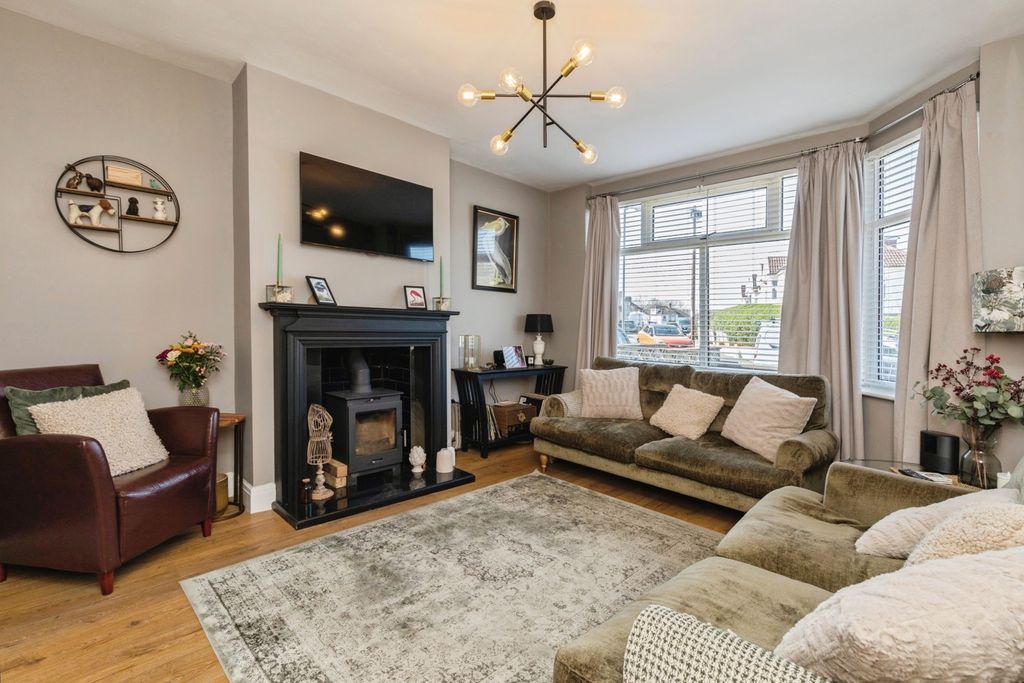 Property photo 2 of 20 Pbox-Img.Jpg