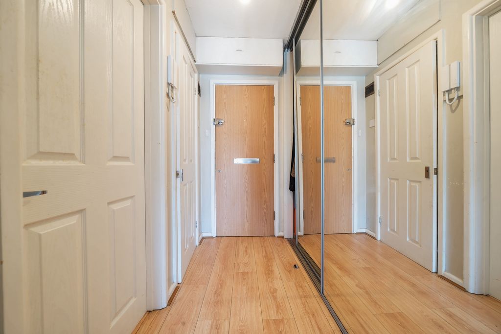 Property photo 2 of 11 Photo 1