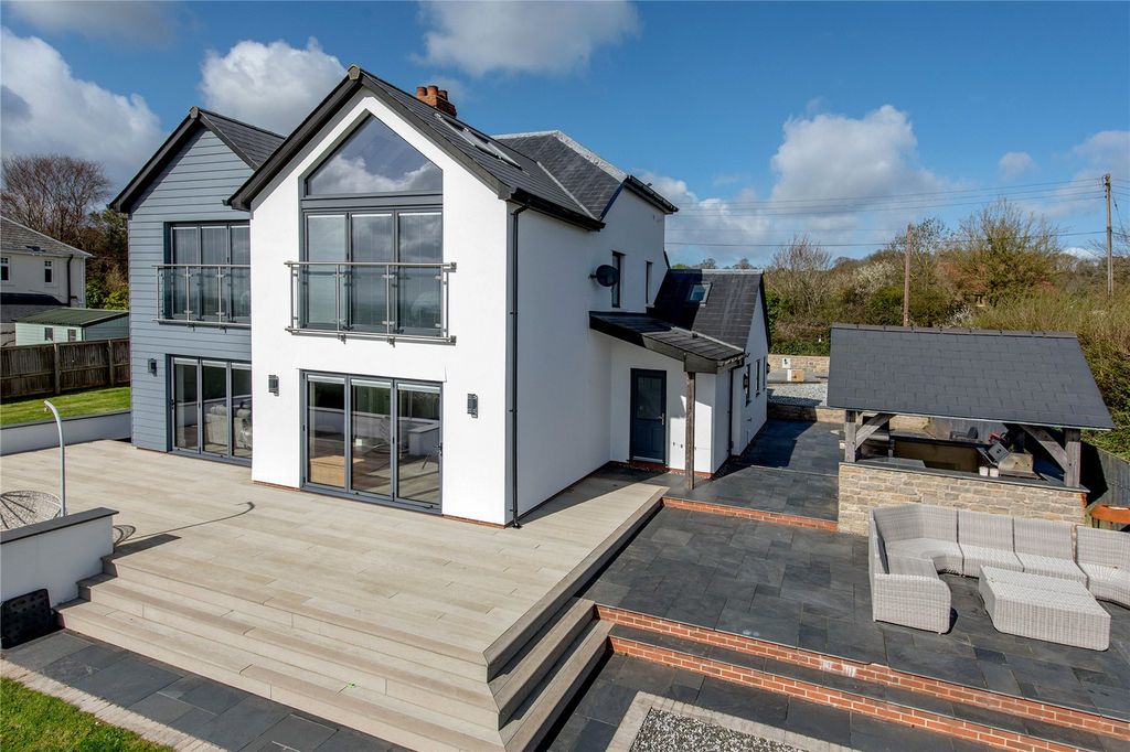 Property photo 1 of 32 Picture No. 18