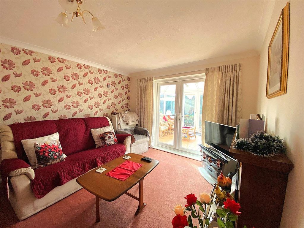 Property photo 3 of 14 5 The Briary - Lounge1.Jpg