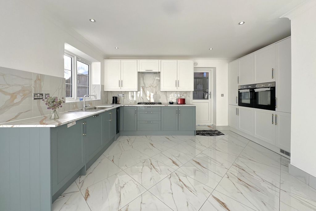 Property photo 2 of 28 Picture No. 45