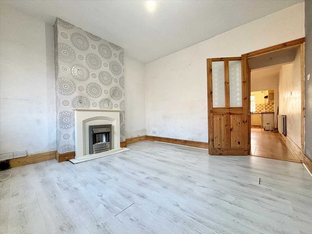 Property photo 2 of 14 Lounge