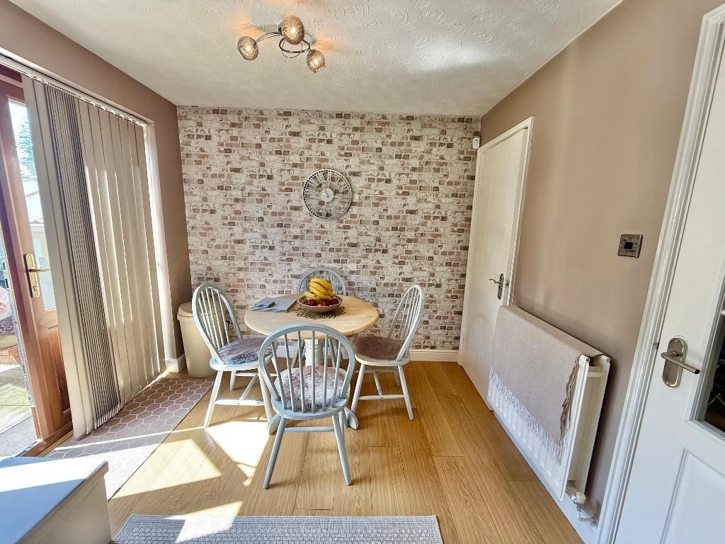 Property photo 3 of 11 Dining