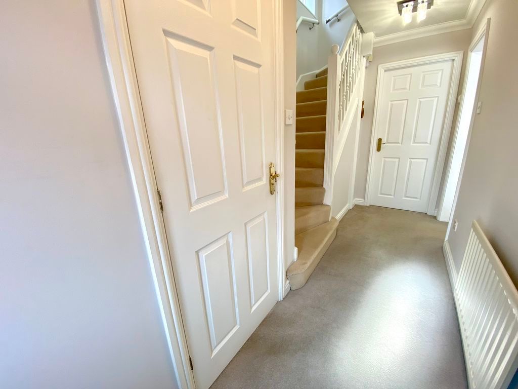 Property photo 2 of 21 Entrance Hall