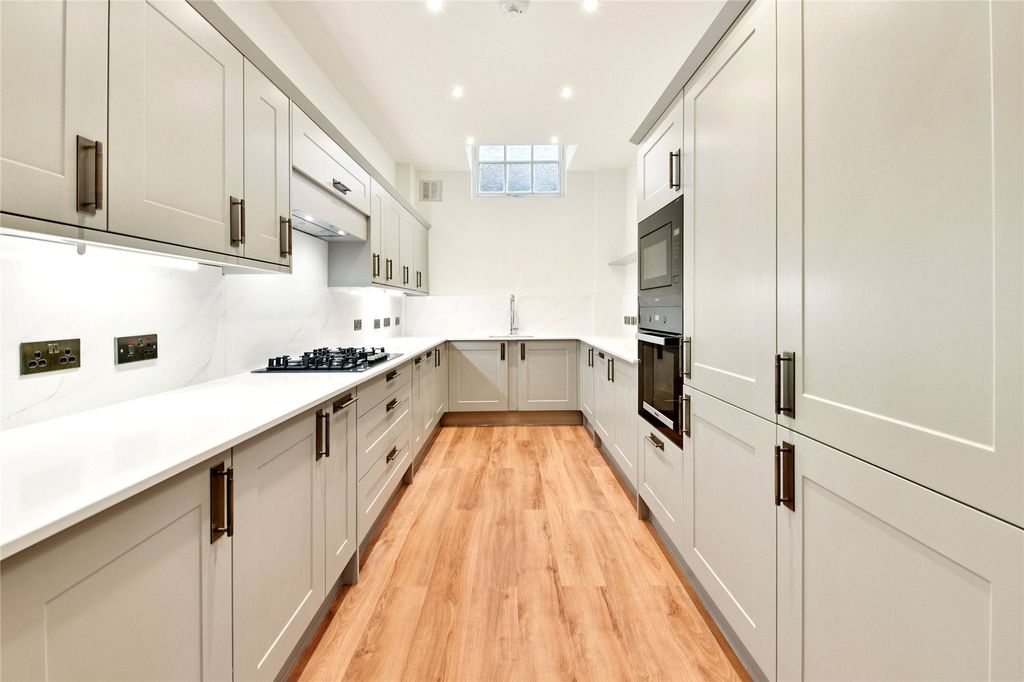 Property photo 3 of 16 Kitchen