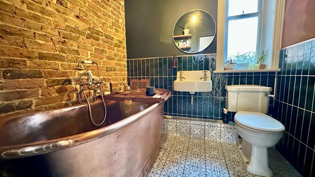 Property photo 3 of 33