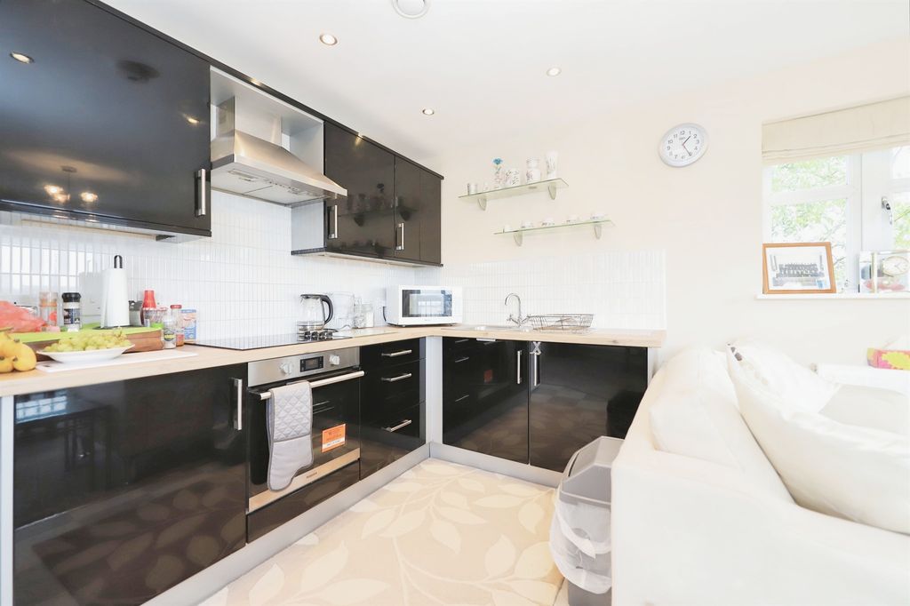 Property photo 3 of 12