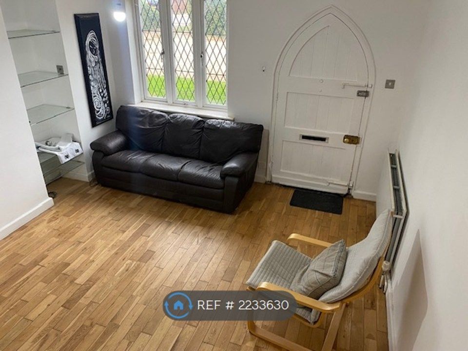 Property photo 3 of 11 Living Room