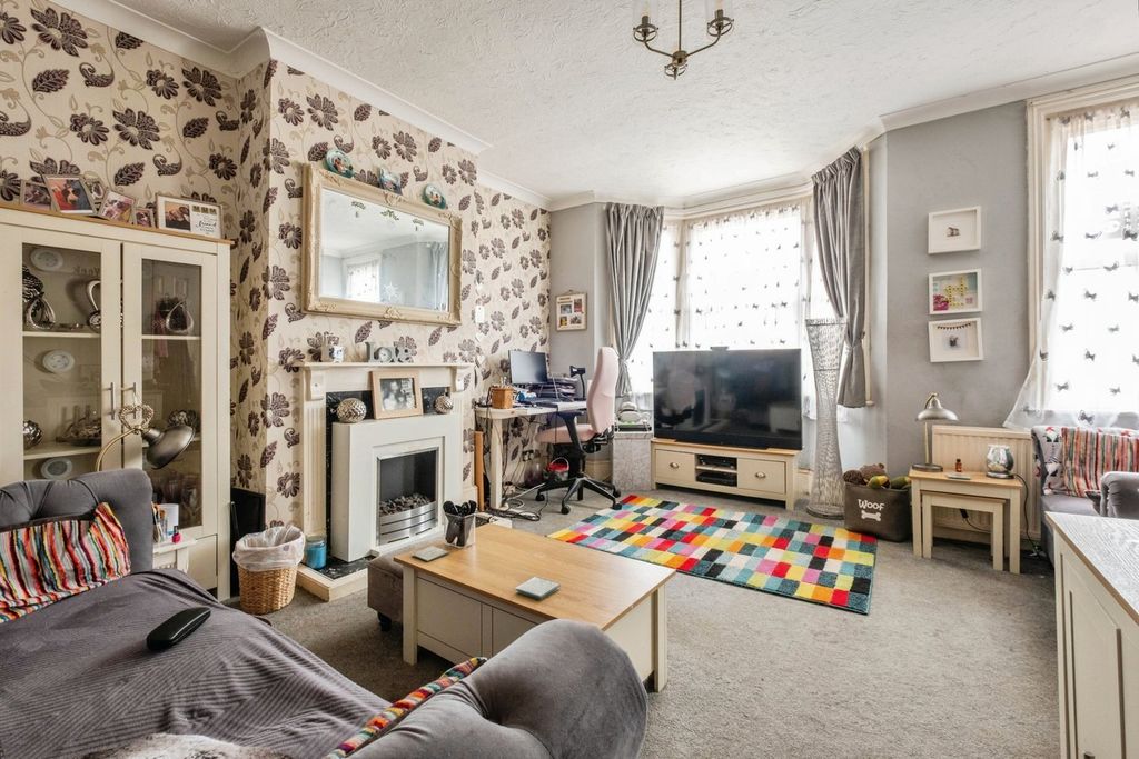 Property photo 2 of 11