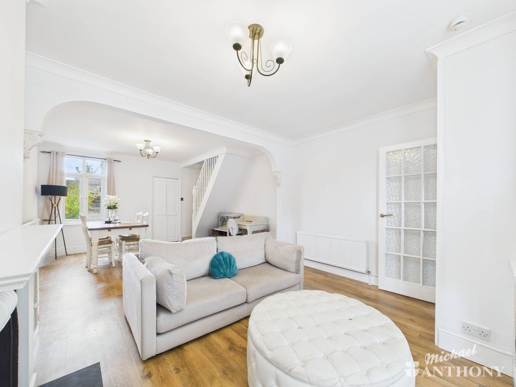 Property photo 3 of 15 Cam02773G0-Pr0376-Still008