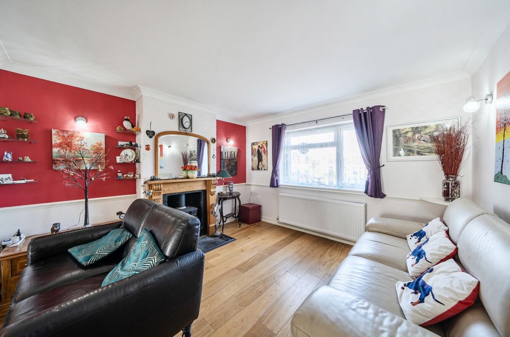 Property photo 2 of 22 1437332-8-69ce79F...