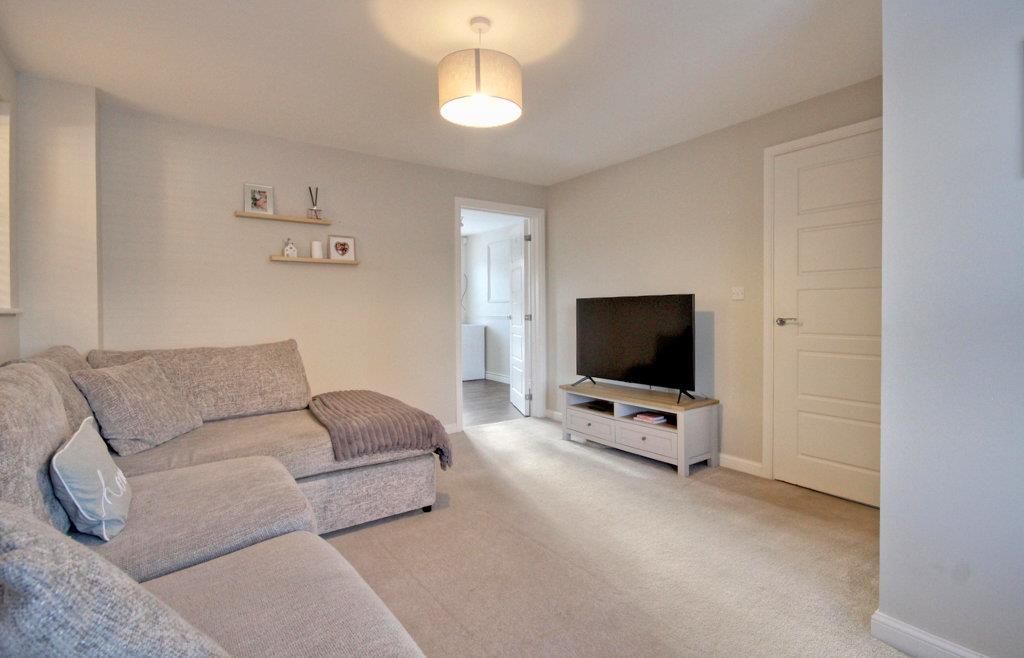 Property photo 3 of 19 Img_1382-Img_1384_Lzn.Jpg