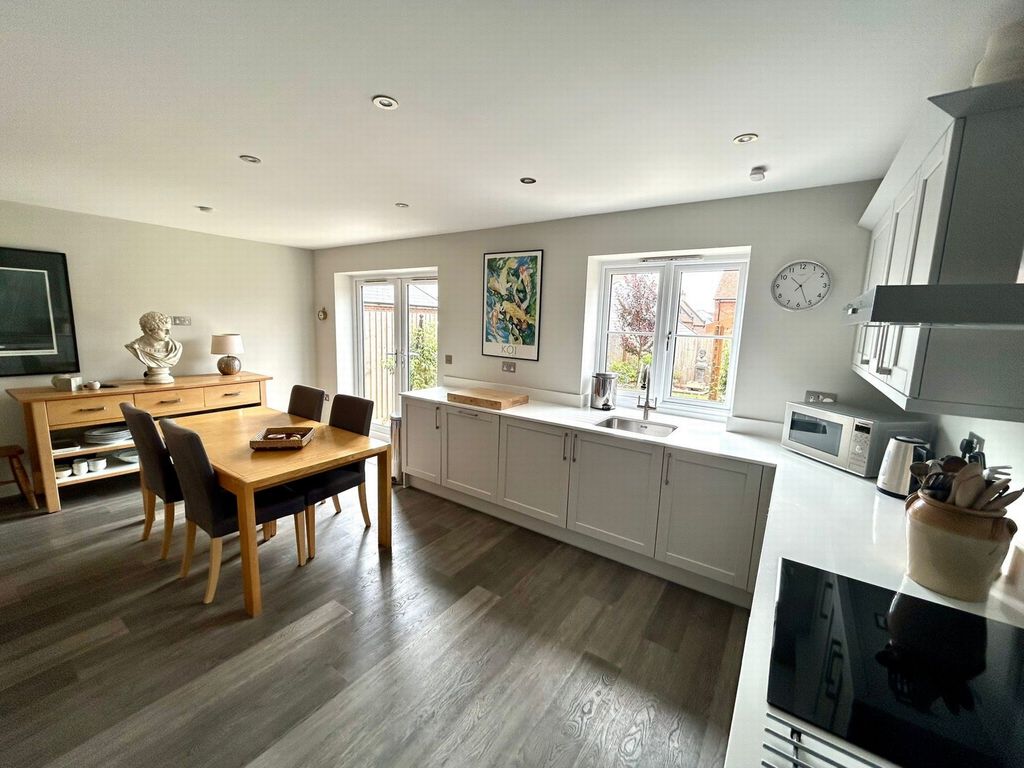 Property photo 3 of 17 Photo 5