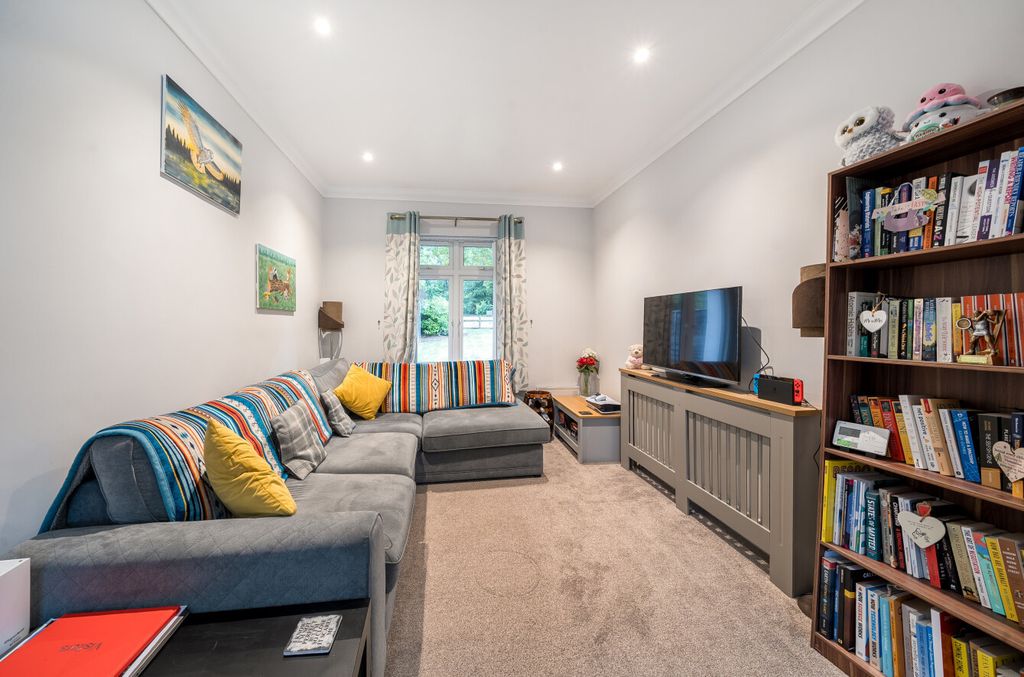 Property photo 3 of 21 1368929-28-68ee87...