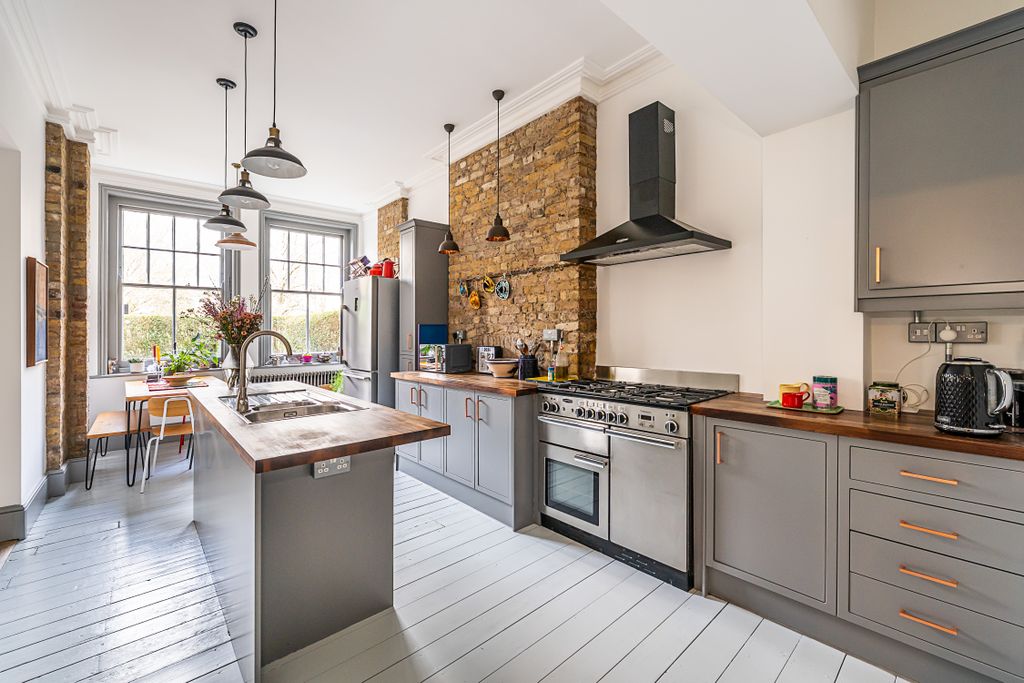 Property photo 2 of 36