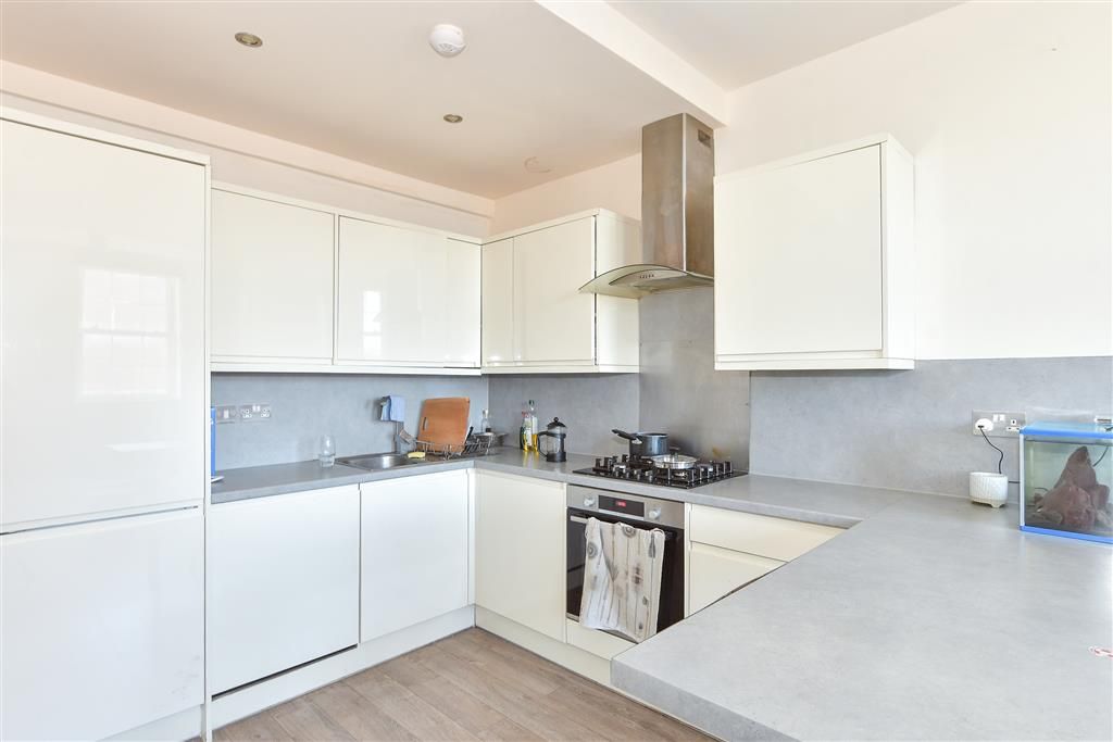 Property photo 3 of 8 Kitchen/ Lounge
