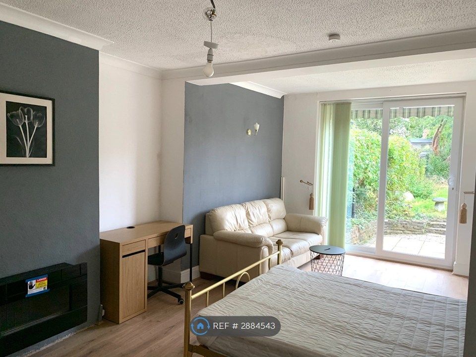 Property photo 2 of 12 Bedroom 1
