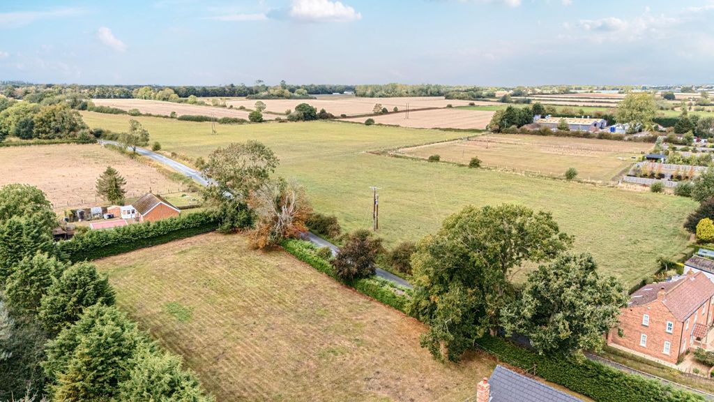 Property photo 1 of 19 1348184-12-68B826608E9c7-Arw-1.Jpg