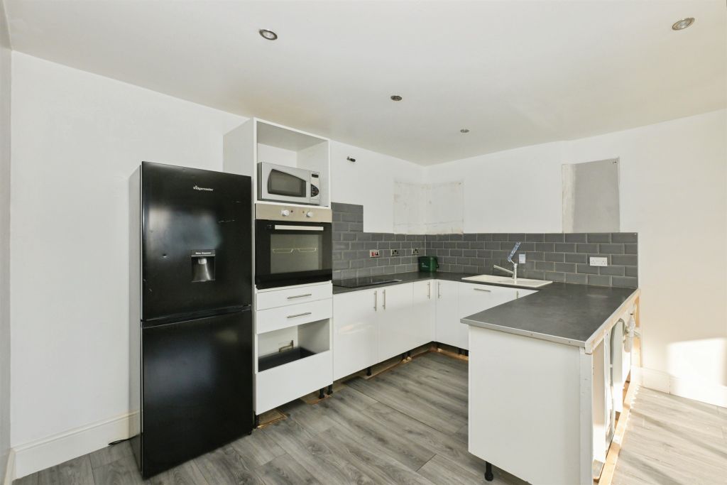 Property photo 3 of 11