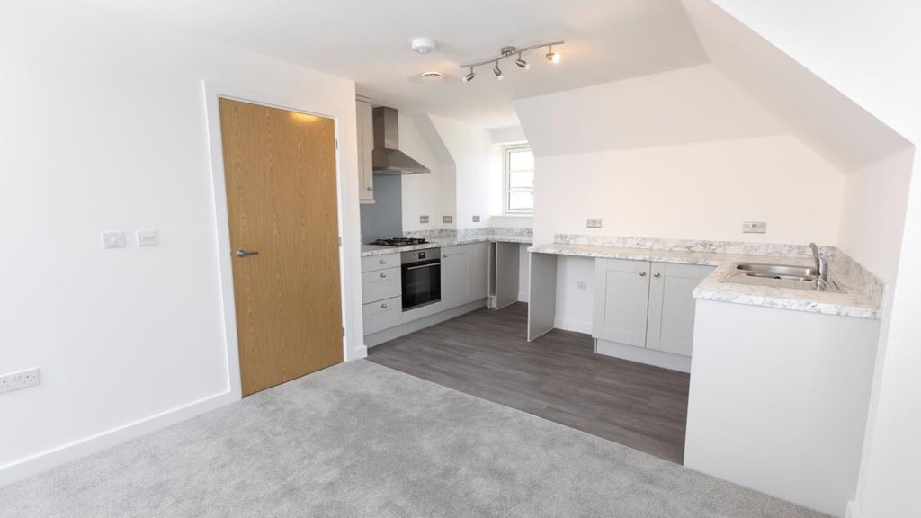 Additional image 11 of 2 bed flat for salePetworth GU28