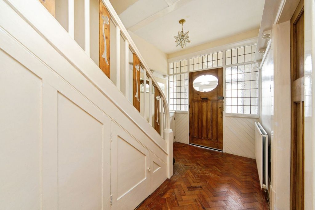 Property photo 3 of 32