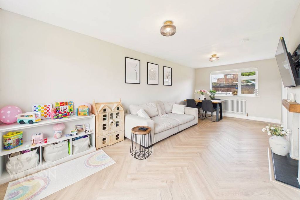 Property photo 2 of 24