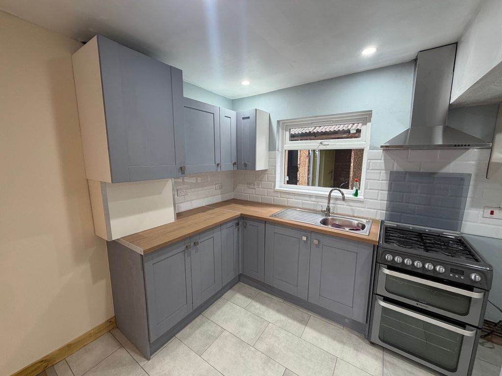 Property photo 1 of 11 Balcony