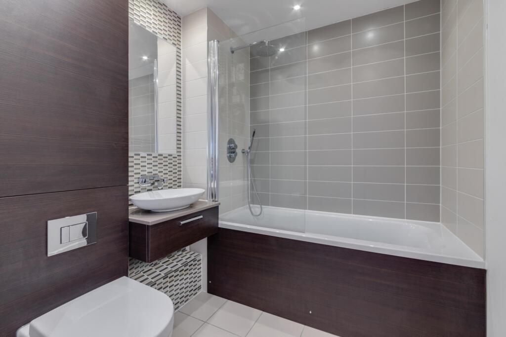 Property photo 3 of 4 Batroom.Jpeg