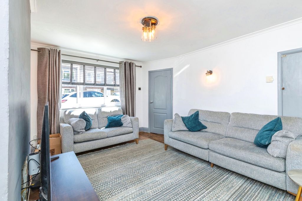 Property photo 3 of 18 Lounge/ Dining Room