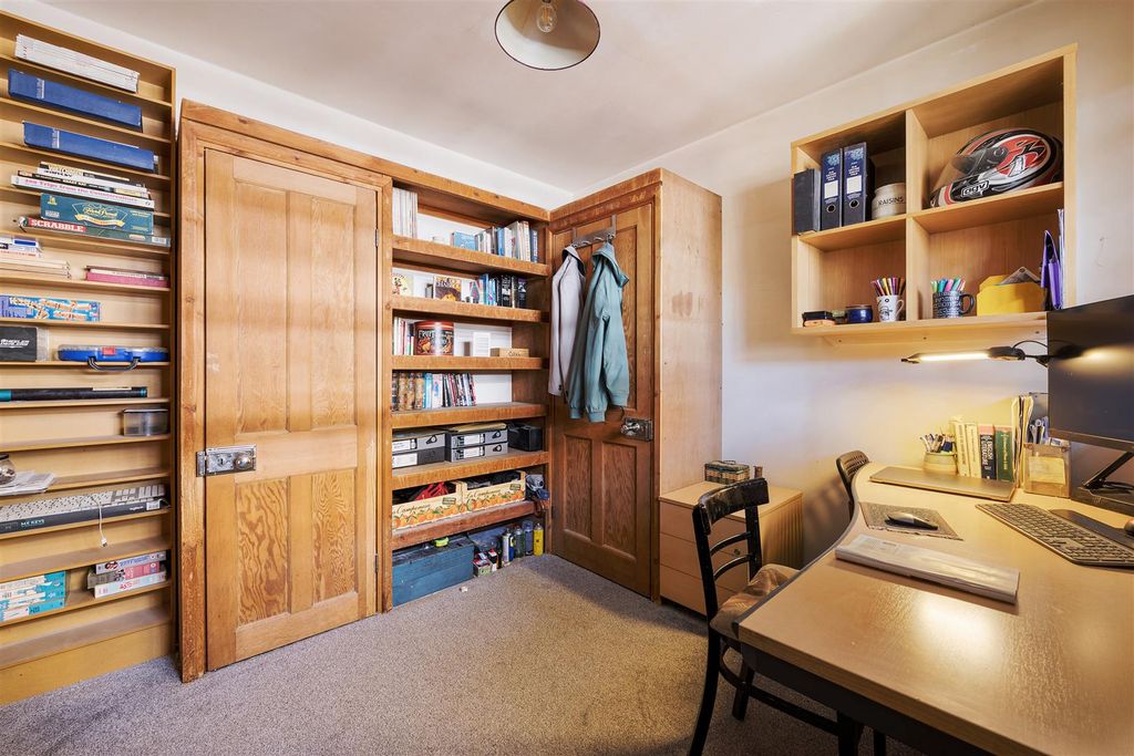 Property photo 2 of 24 Devons Road, E3