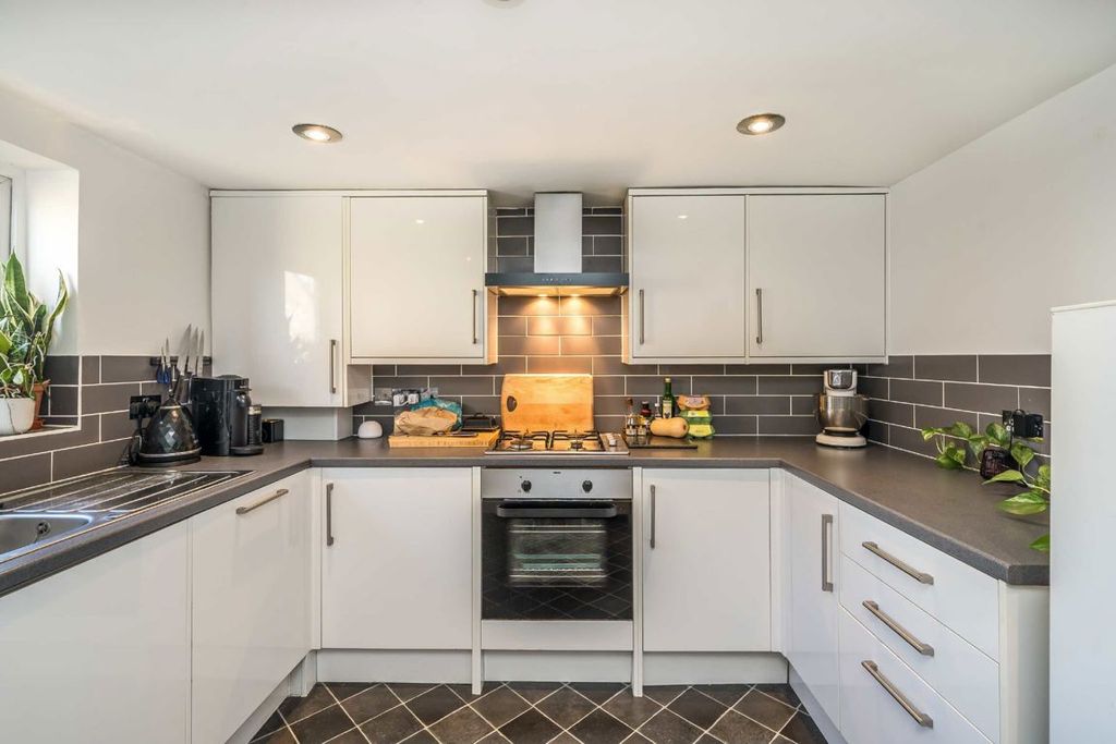 Property photo 2 of 6