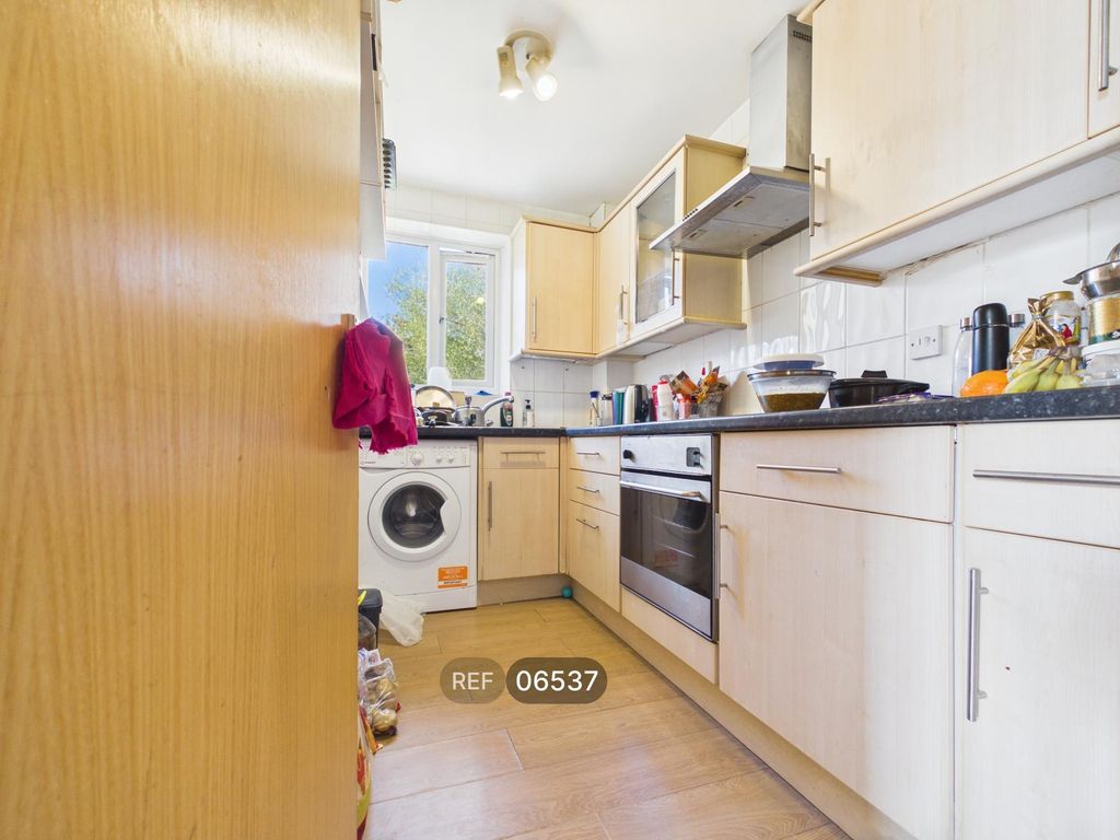 Property photo 2 of 12 Kitchen