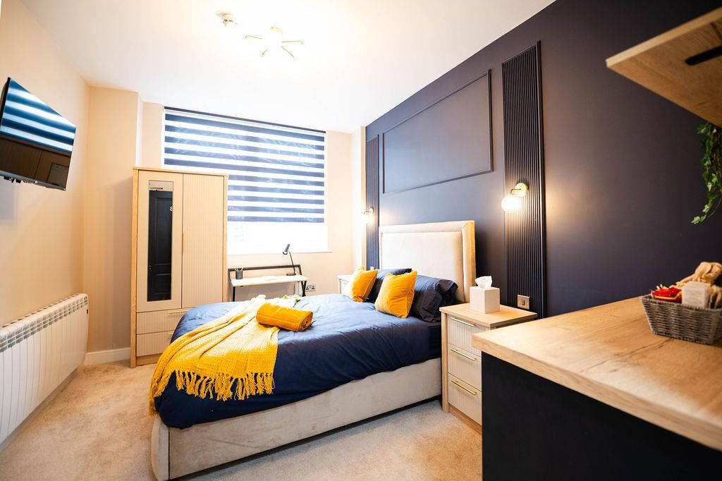 Property photo 2 of 21 Thebay_Room8_-11.Jpg