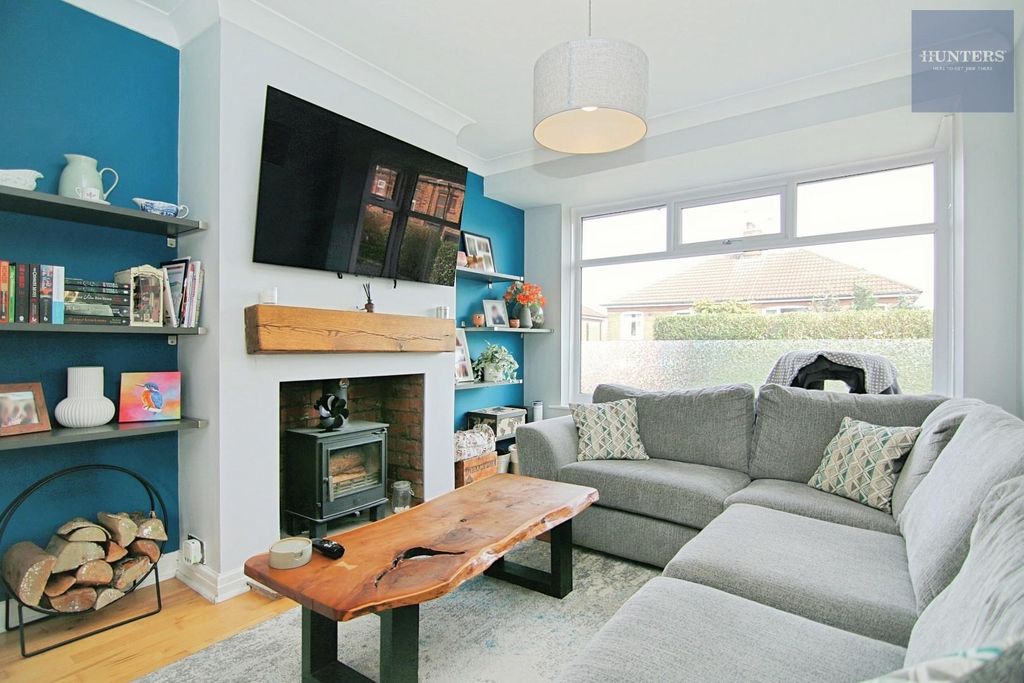 Property photo 3 of 18 Living Room