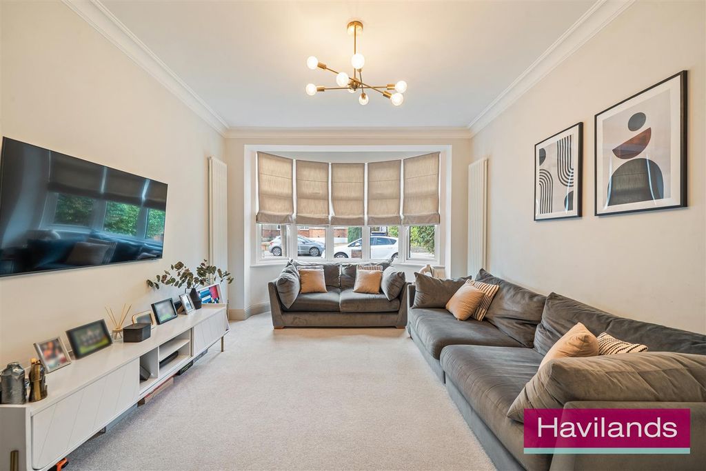 Property photo 3 of 21 Myddelton Gardens-2.Jpg