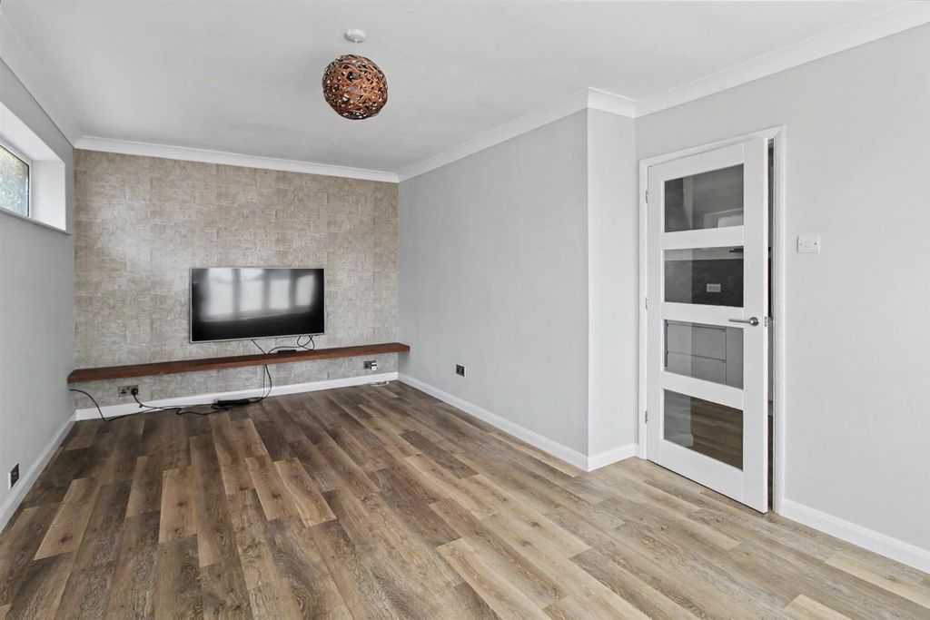 Property photo 3 of 25 Cherrywood Gardens Thorneywood, Nottingham, Ng3 6L